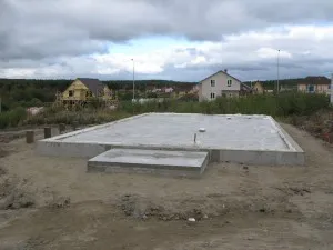 Monolitică fundatie placa de beton - aparate si valoare de proces (proces) Monolitică armat fundatie placa de beton - dispozitivul și costul procesului