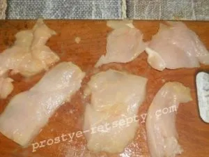 Carne în franceză cu cartofi și ciuperci în rețeta cuptorului cu o fotografie