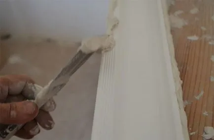 Ce lipire muluri plafon, care instrument este cel mai bun de a alege pentru spuma si alte materiale,