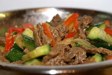 Salata de carne cu castraveți în coreeană - cina la domiciliu
