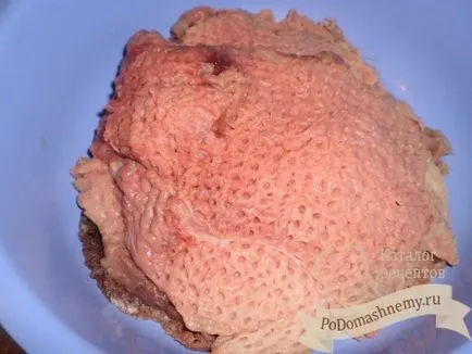 Carnea la cuptor cu rosii si ciuperci