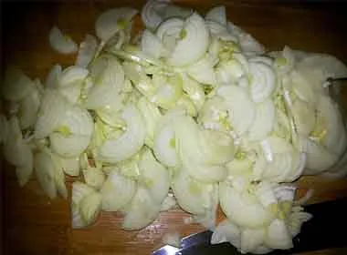 Pilaf uzbecă Real cu carne de vită într-un cazan