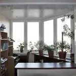 Combinând balcon (logie) cu bucatarie, baie, documente, ordine de lucru, idei de design