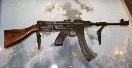 Pe simplitatea APC și competiția pentru un nou mitraliere pentru armata sovietică să înlocuiască APC