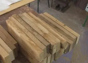 Stand pentru flori din lemn cu mâinile lor (lor) Stand pentru flori din lemn cu mâinile lor