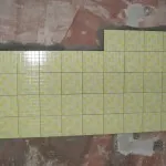 Walkthrough șorț pe gresie de bucătărie cu mâinile lor