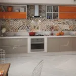 Walkthrough șorț pe gresie de bucătărie cu mâinile lor