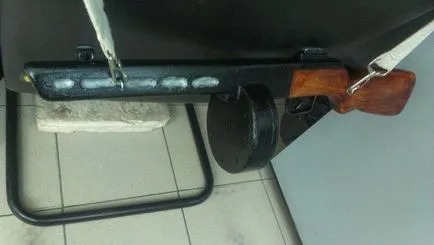 APC pentru fiul său cu propriile sale mâini () APC pentru fiul său cu propriile sale mâini