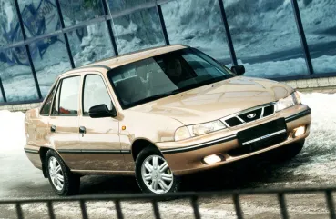 Schimbarea vehiculului uleiului de motor daewoo Nexia (vehicul) Schimbarea uleiului într-un motor de masina daewoo Nexia