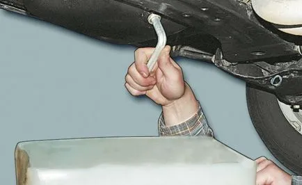Schimbarea vehiculului uleiului de motor daewoo Nexia (vehicul) Schimbarea uleiului într-un motor de masina daewoo Nexia