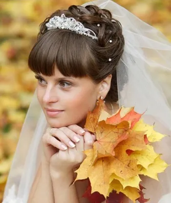 Coafuri pentru o nunta pe fotografie păr mediu