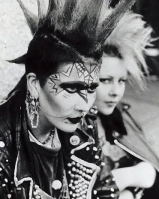 Coafuri în stil de rock pentru fete in parul lung, scurt, mediu
