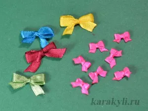 funde simple de panglici de satin pe o furculiță, Scribble
