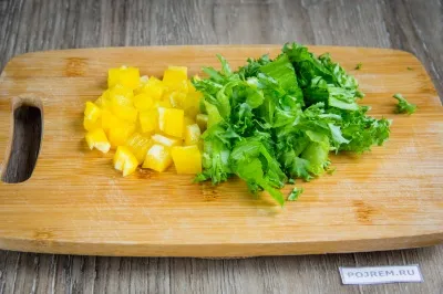 O reteta simpla pentru o salata greceasca cu pui - o reteta clasica - un pas cu pas reteta cu fotografie