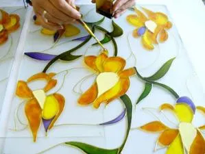 Pictura pe sticla cu vopsele acrilice, cu propriile sale mâini