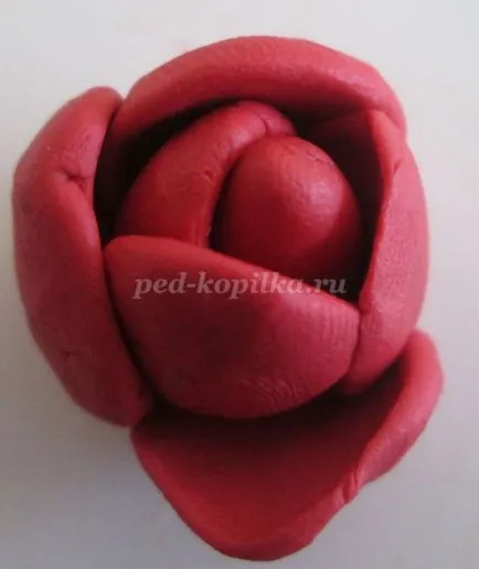 Rose din lut cu mâinile lor