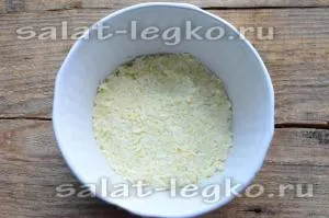 Salata cu carne de pui, ciuperci și roșii reteta cu o fotografie