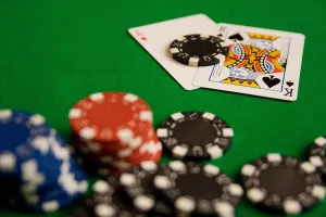 Ghid pentru jocul în poker live pentru începători