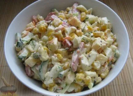 Salata preferate cu cârnați afumat și castravete și porumb - rețete de vacanță 2017