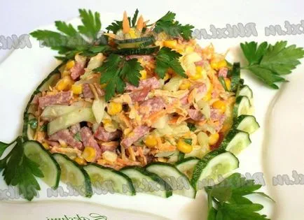 Salata preferate cu cârnați afumat și castravete și porumb - rețete de vacanță 2017