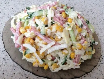 Salata preferate cu cârnați afumat și castravete și porumb - rețete de vacanță 2017