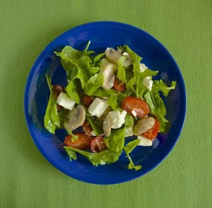 Salata cu ciuperci și roșii la grătar - rețeta cu o fotografie