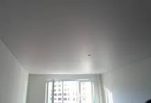 Satinată de plafoane pro și contra diferenței fotografie mată lucioasă, comentarii, satin sau mat (plus) Satinată de plafoane pro și contra de fotografie mată, lucioasă, satin sau comentarii diferență mată