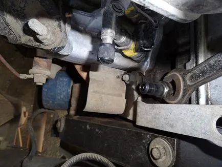 Auto-diagnostic și de înlocuire a senzorului de presiune a uleiului Lada Kalina, vaze repararea (înlocuirea senzorului de presiune a uleiului) Auto-diagnostic și de înlocuire a senzorului de presiune a uleiului Lada Kalina, vase de reparații