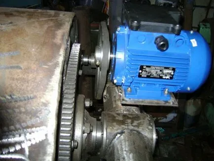 Homemade versiune de beton mixer cu mâinile lor din butoi și celălalt (camion mixer cu mâinile lor de la un butoaie video) Homemade versiunea autobetoniera cu mâinile lor afară din cilindru și celălalt