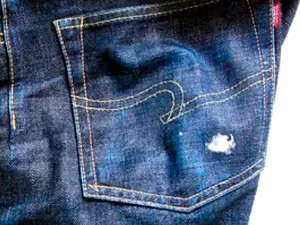 Cum se curata guma de mestecat de la pantaloni și blugi, de sfaturi