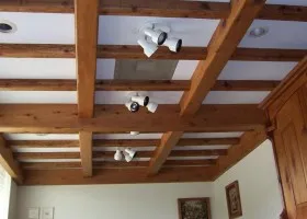Instalarea grinzi pe tavan cu mâinile sale (montaj) Instalarea grinzi pe tavan, cu mâinile sale