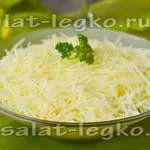 Salata de strat cu ciuperci, brânză și roșii (brut) Salata Layered cu ciuperci, brânză și roșii