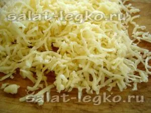 Salata de strat cu ciuperci, brânză și roșii (roșii) Salata Layered cu ciuperci, brânză și roșii