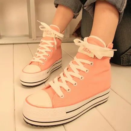Din ceea ce se poate purta flip-flops pe platforma