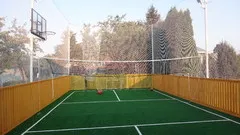 Loc de joaca cu privire la modul de a aranja o dacha în teren de sport țară