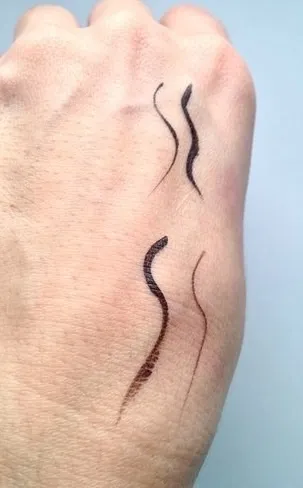 Un vechi prieten este mai bună decât două noi Bourjois linie pinceau 16h contur lichid în nuanțe 32 noir Beaux (fiecare) Un vechi prieten este mai bună decât două noi Bourjois linie pinceau 16h contur lichid în nuanțe 32 noir Beaux