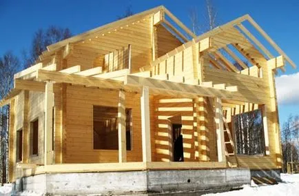 Construcție de case din lemn din grinzi lipite