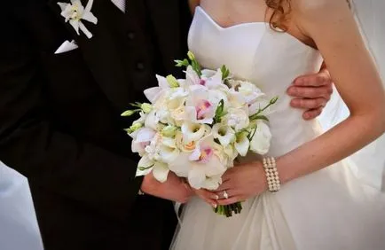 Buchet de orhidee in combinatie cu alte culori