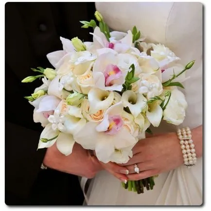 Buchet de orhidee in combinatie cu alte culori