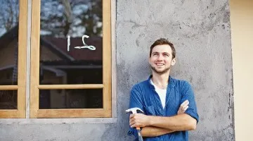 Pe care parte ar trebui să iasă pe fereastră și de ce