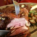 Carne de porc cu cartofi la cuptor - suna apetisant si un gust excelent
