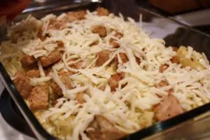 Carne de porc cu cartofi la cuptor - suna apetisant si un gust excelent