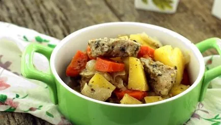 Carne de porc, coapte în cuptor cu cartofi - rețete simple și delicioase