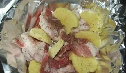 Porc coapte în cuptor cu cartofi (cartofi) Carne de porc, coapte în cuptor cu cartofi