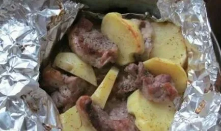 Porc coapte în cuptor cu cartofi (cartofi) Carne de porc, coapte în cuptor cu cartofi