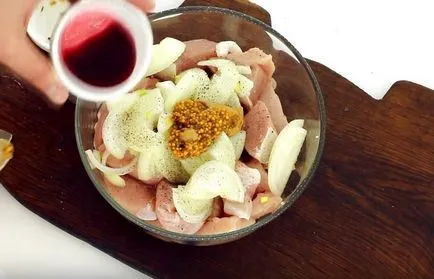 Carne de porc, coapte în cuptor cu cartofi - rețete simple și delicioase