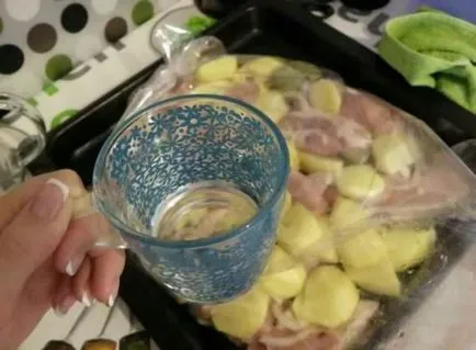 Carne de porc la cuptor la cuptor cu cartofi (la cuptor) Carne de porc, coapte în cuptor cu cartofi