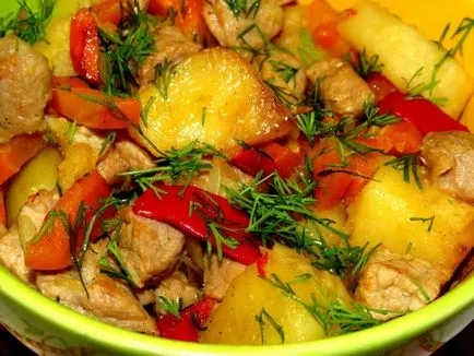Carne de porc, coapte în cuptor cu cartofi - rețete simple și delicioase