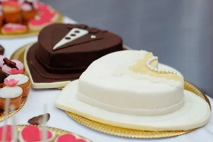 tort de nunta și două etaje cu un singur etaj