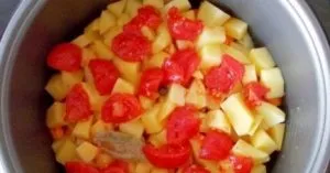 dovlecelul si cartofi tocanita retete simple cu pas cu pas fotografii (mese de calorii minute) Tocana de dovlecei și cartofi retete simple, cu pas cu pas fotografii